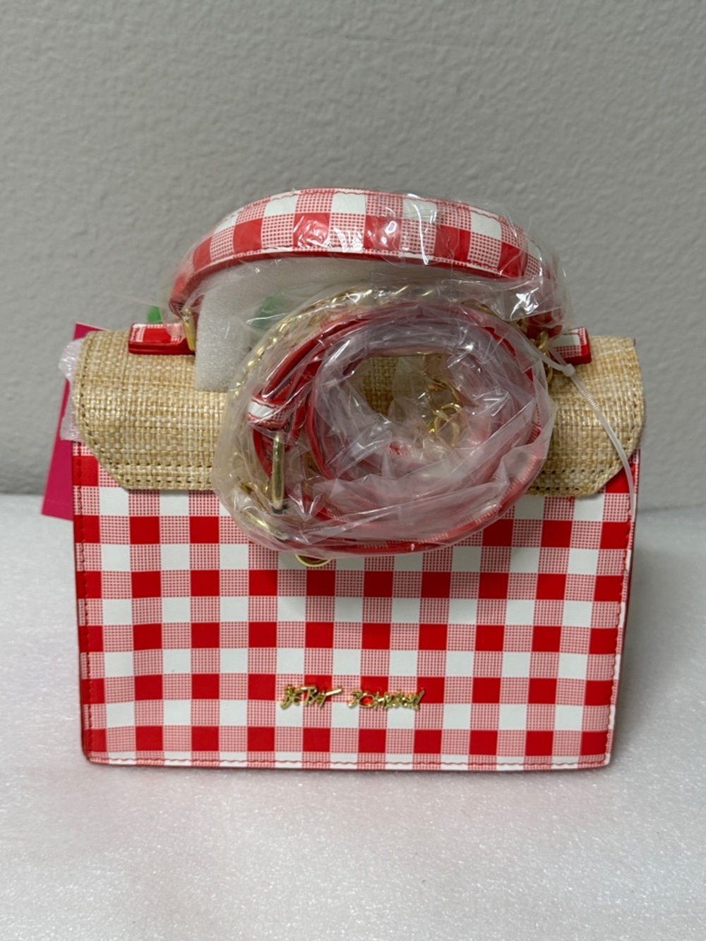 🍓❤️✨ Betsey Johnson Strawberry Charm Top-Handle Bag – Straw & Gingham Red Purse - Picture 6 of 8